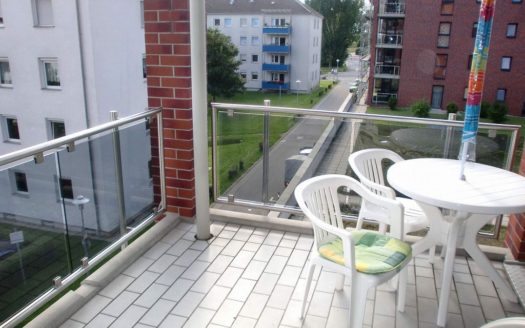 Blick vom Balkon auf die gegenüberliegenden Wohnhäuser